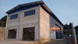 Galpão comercial em estrutura mista (pré-moldado e metálico) com área de 300 m²  –  São Bento do Sul-SC